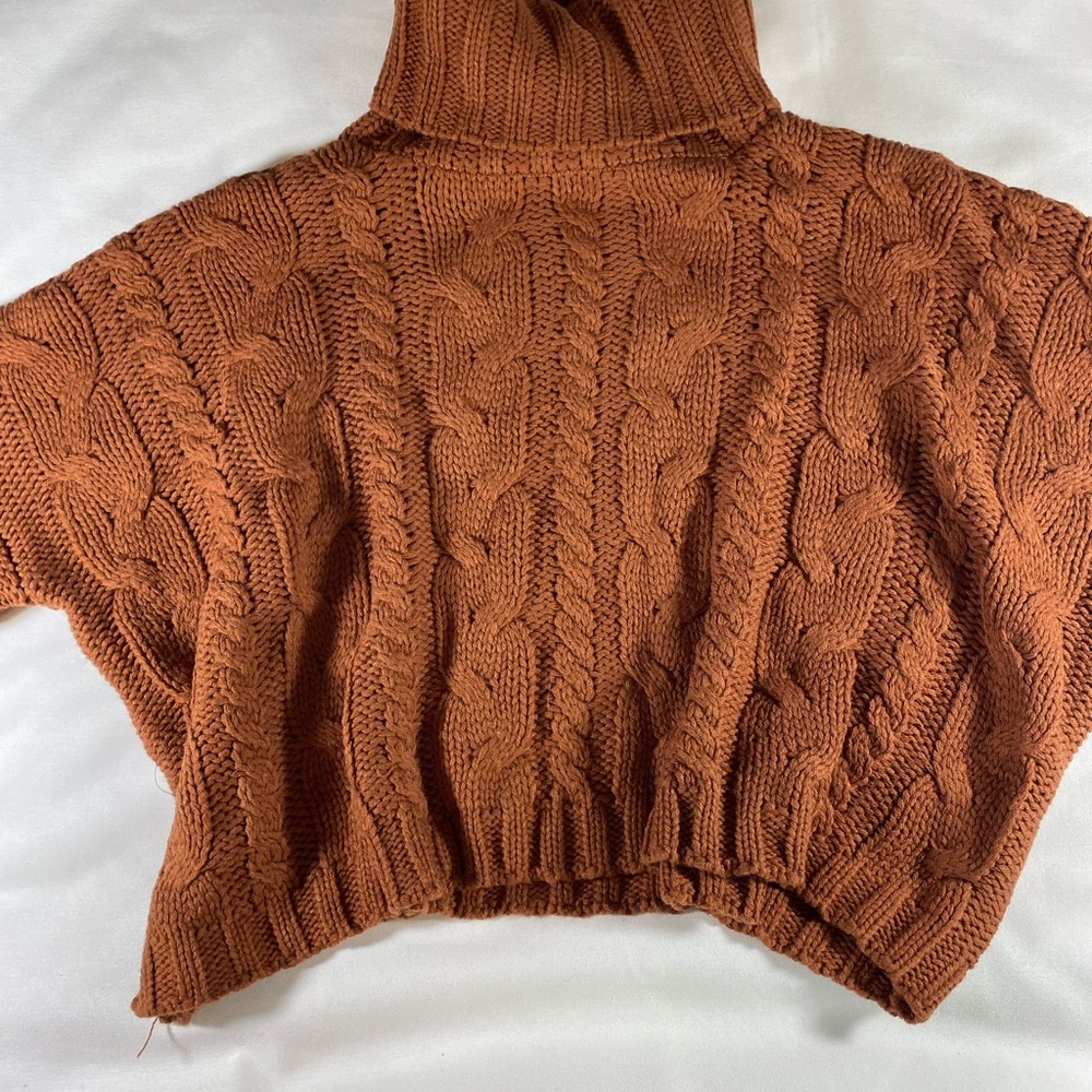 Rust / copper / brown cropped cable knit sweater fab’rik M